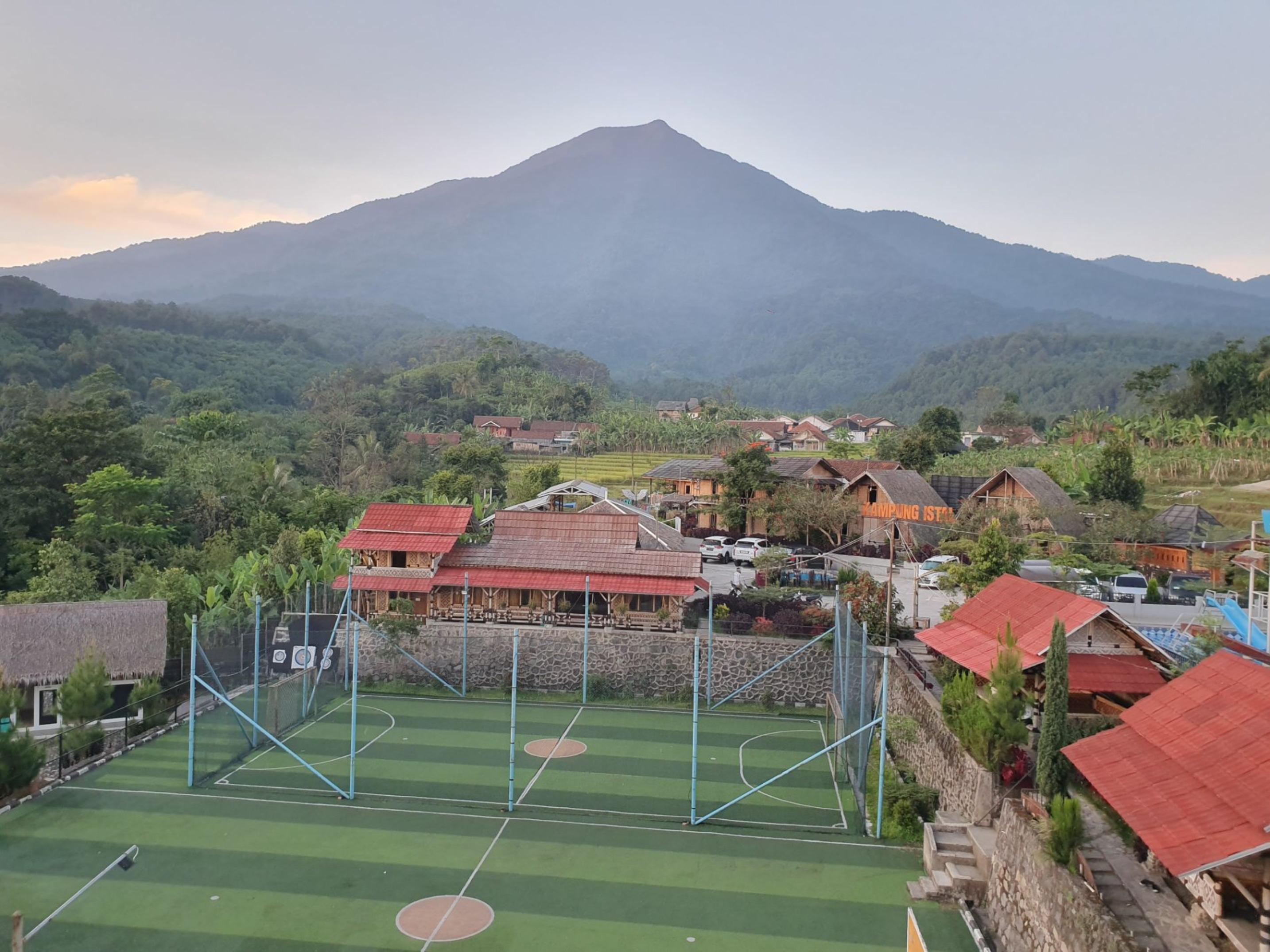 Hotel Kampung Istal