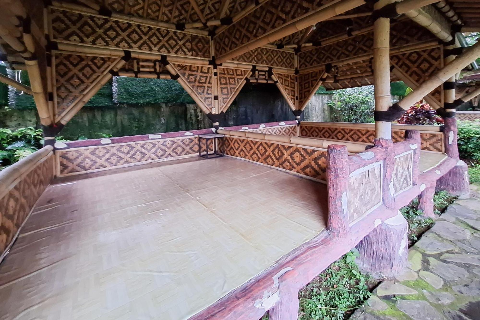 Hotel Kampung Istal