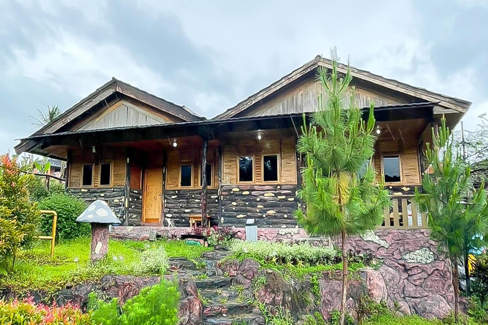 Hotel Kampung Istal 4*